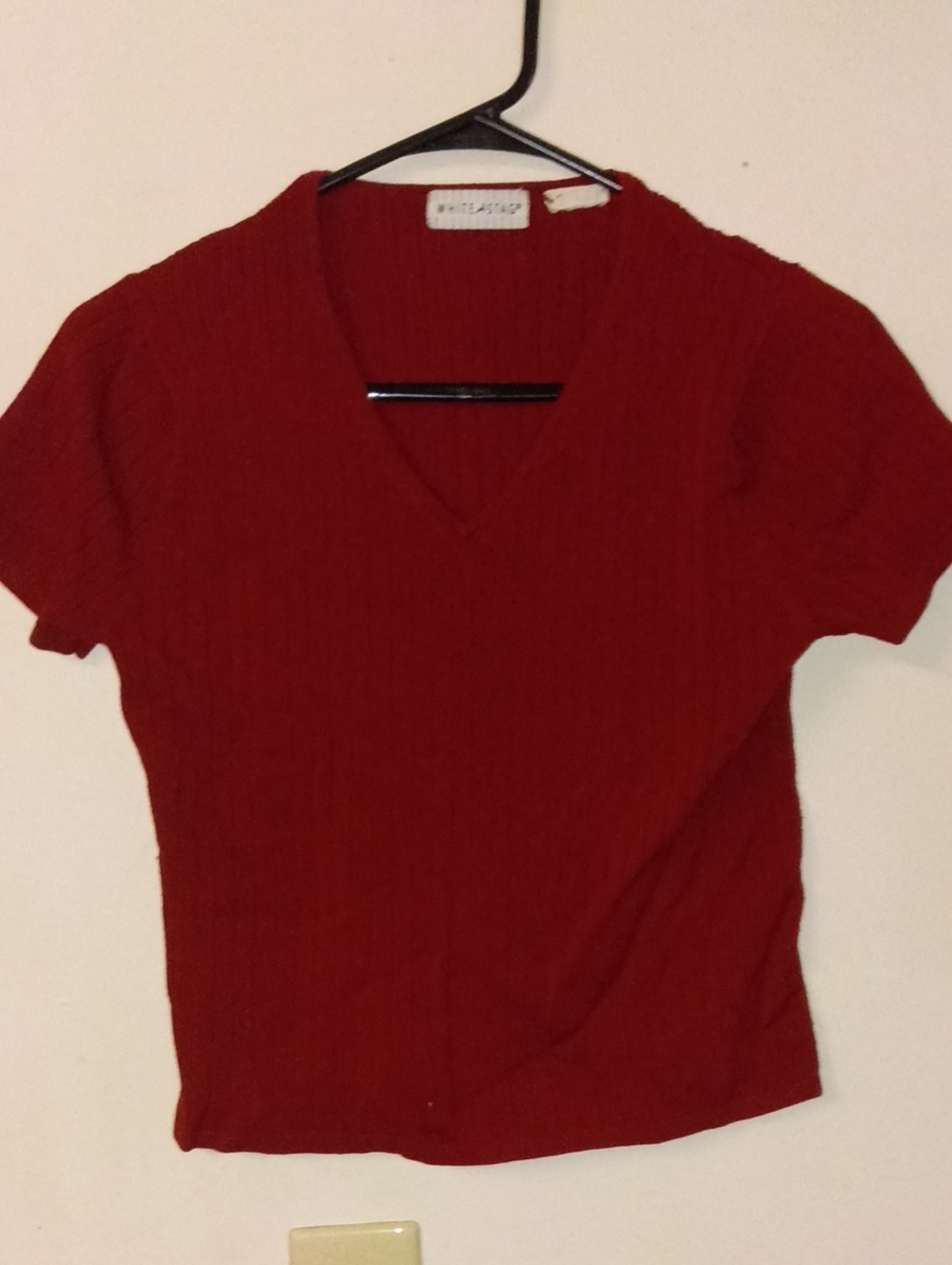 White Stag Red Short Sleeve V-Neck Ribbed Top Size Medium
